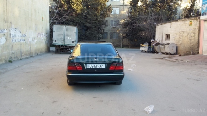 Mercedes E 220 2000, 258,419 km - 2.2 л - Bakı