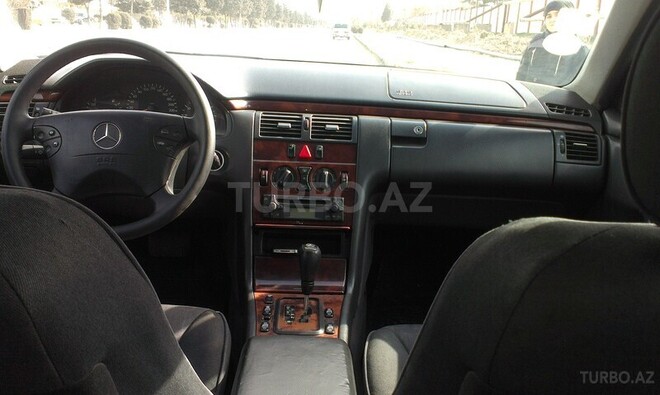 Mercedes E 240 1999, 241,000 km - 2.4 l - Xırdalan