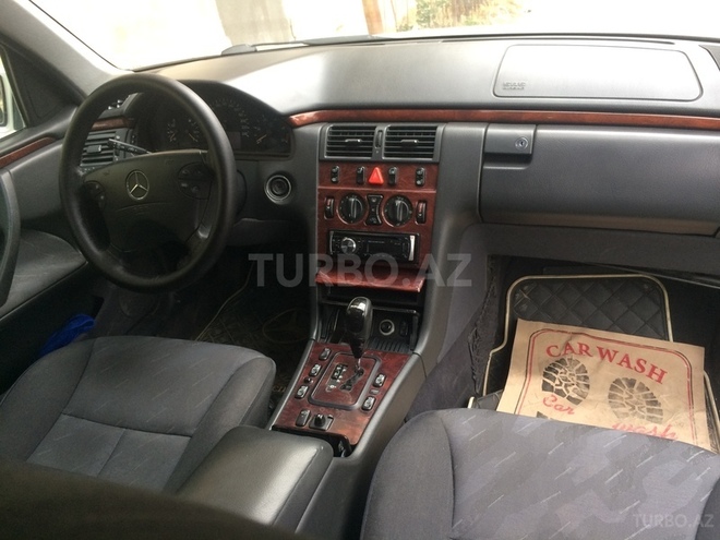 Mercedes E 220 1999, 249,000 km - 2.2 l - Bakı
