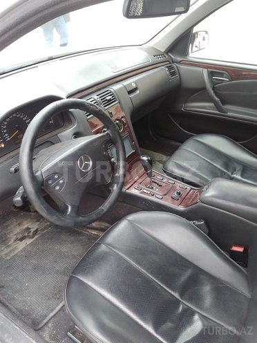 Mercedes E 220 2002, 260,852 km - 2.2 l - Sabirabad