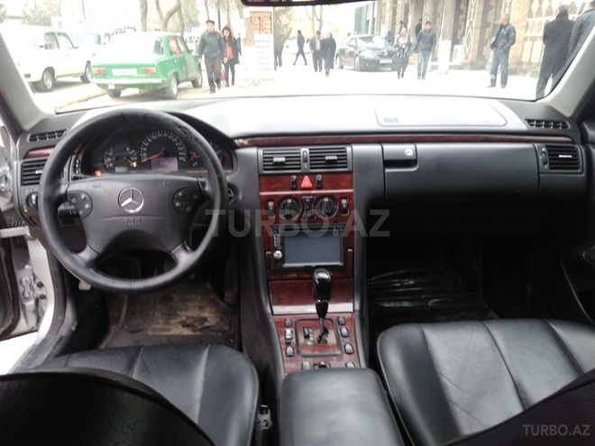 Mercedes E 220 2002, 260,852 km - 2.2 l - Sabirabad