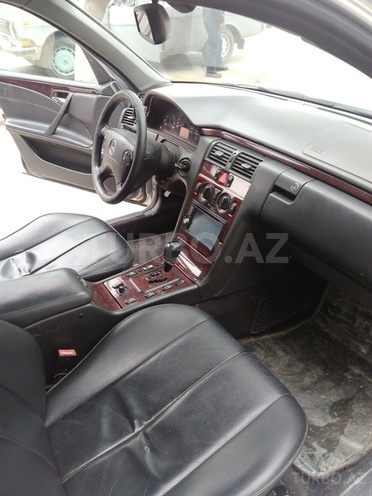 Mercedes E 220 2002, 260,852 km - 2.2 l - Sabirabad