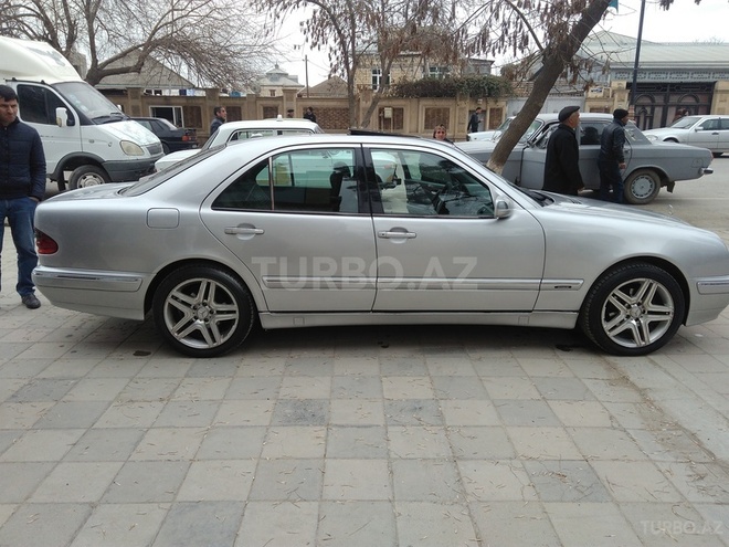 Mercedes E 220 2002, 260,852 km - 2.2 l - Sabirabad