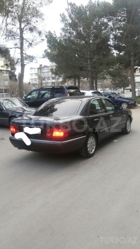 Mercedes E 240 1998, 252,000 km - 2.4 l - Bakı