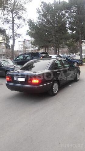 Mercedes E 240 1998, 252,000 km - 2.4 l - Bakı