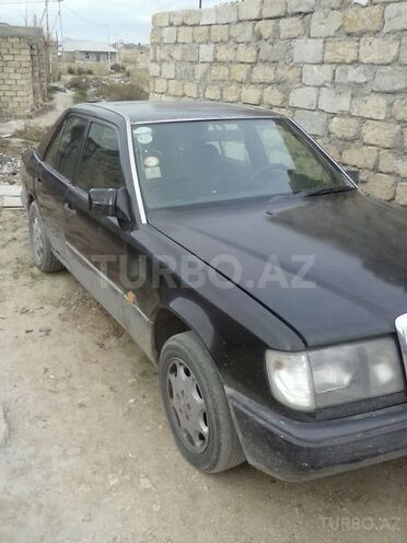 Mercedes E 280 1993, 250,000 km - 0.3 l - Sumqayıt