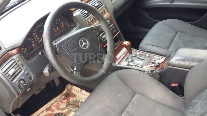 Mercedes E 230 1995, 300,000 km - 2.3 l - Bakı