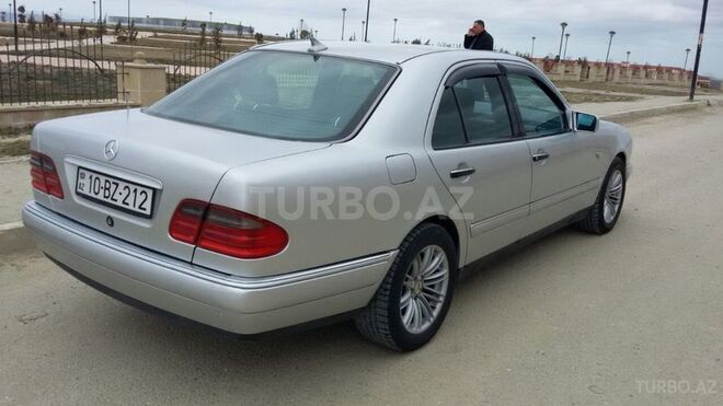 Mercedes E 230 1995, 300,000 km - 2.3 l - Bakı