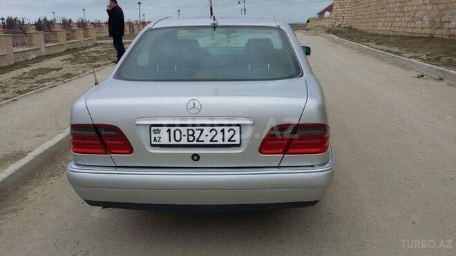 Mercedes E 230 1995, 300,000 km - 2.3 l - Bakı