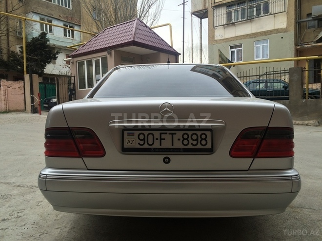 Mercedes E 240 1999, 185,330 km - 2.4 л - Bakı