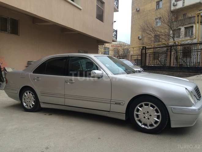Mercedes E 240 1999, 185,330 km - 2.4 л - Bakı