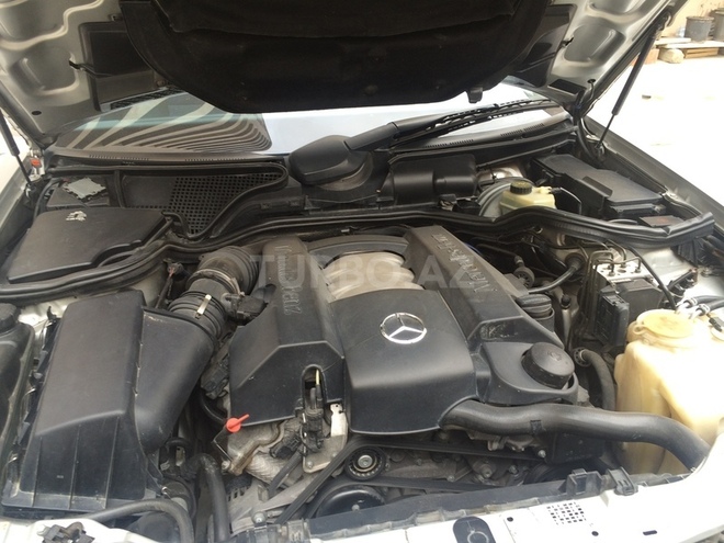 Mercedes E 240 1999, 185,330 km - 2.4 л - Bakı
