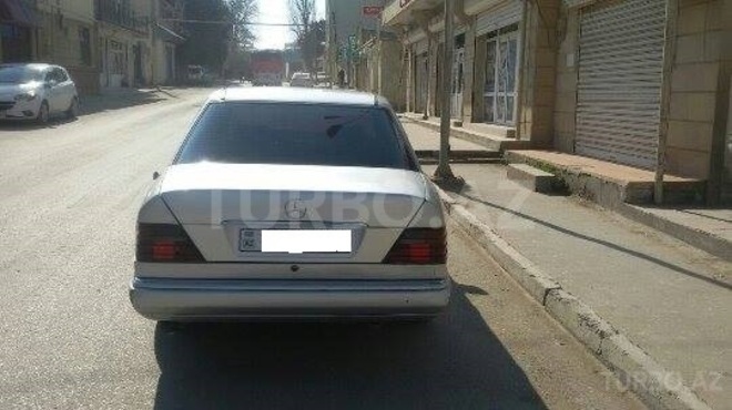 Mercedes E 230 1990, 335,000 km - 2.3 l - Bakı