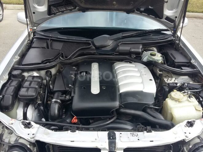 Mercedes E 270 2001, 275,000 km - 2.7 l - Bakı