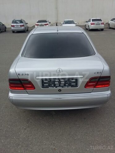 Mercedes E 270 2001, 275,000 km - 2.7 l - Bakı