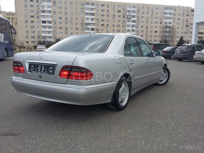 Mercedes E 270 2001, 275,000 km - 2.7 l - Bakı