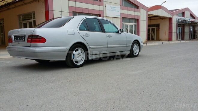 Mercedes E 270 2001, 275,000 km - 2.7 l - Bakı