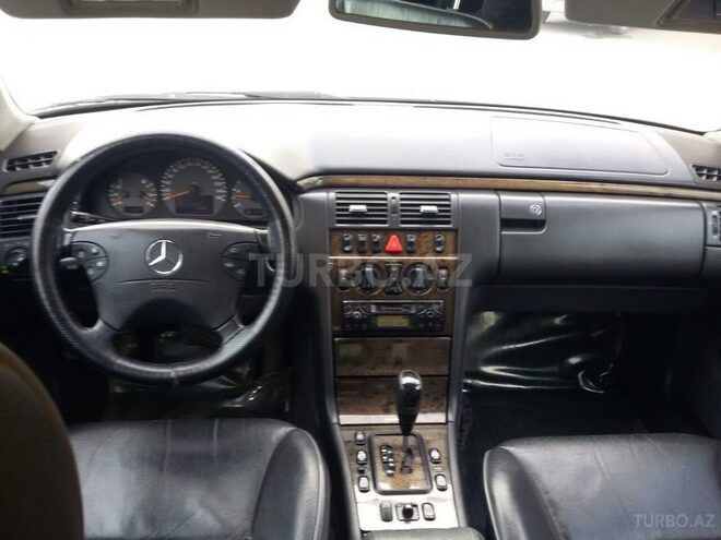 Mercedes E 270 2001, 275,000 km - 2.7 l - Bakı