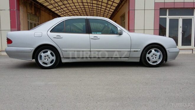 Mercedes E 270 2001, 275,000 km - 2.7 l - Bakı
