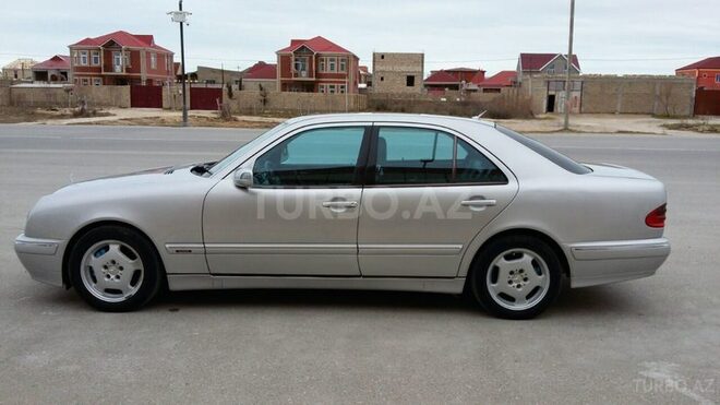 Mercedes E 270 2001, 275,000 km - 2.7 l - Bakı
