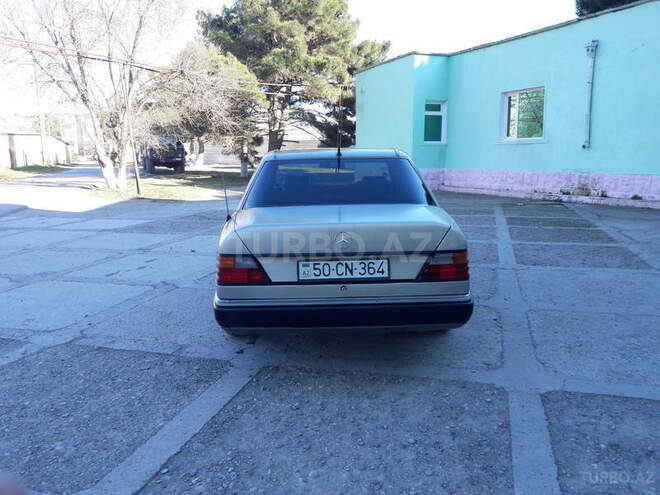 Mercedes E 220 1993, 480,000 km - 2.2 л - Sumqayıt