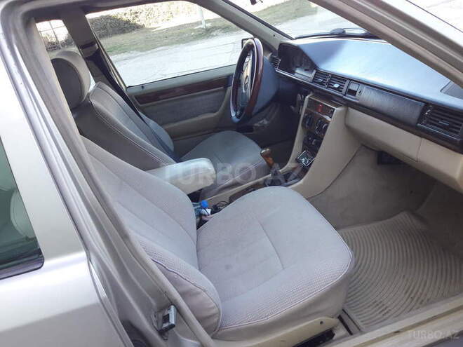 Mercedes E 220 1993, 480,000 km - 2.2 л - Sumqayıt