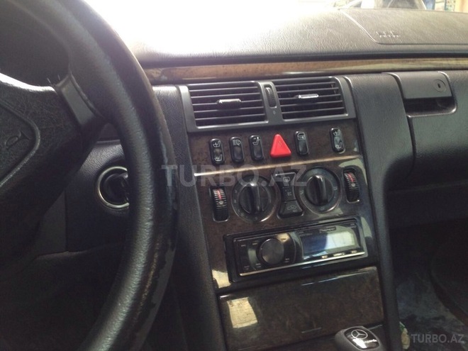Mercedes E 240 1998, 290,000 km - 2.4 л - Bakı