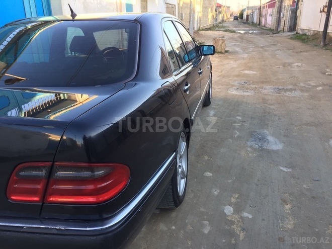 Mercedes E 240 1998, 290,000 km - 2.4 л - Bakı