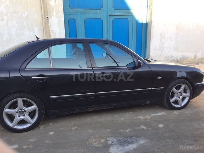 Mercedes E 240 1998, 290,000 km - 2.4 л - Bakı