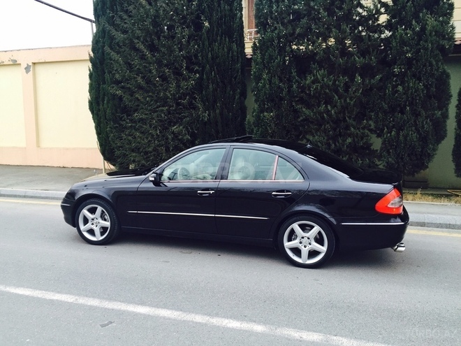Mercedes E 240 2002, 278,000 km - 2.4 l - Bakı