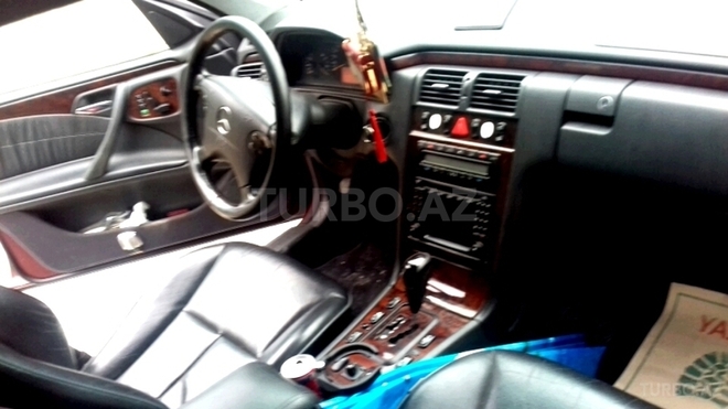 Mercedes E 240 2001, 137,000 km - 2.6 l - Xırdalan