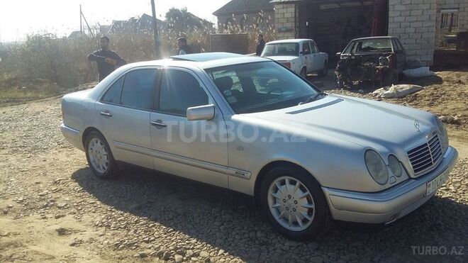 Mercedes E 230 1996, 450,000 km - 2.3 l - Biləsuvar