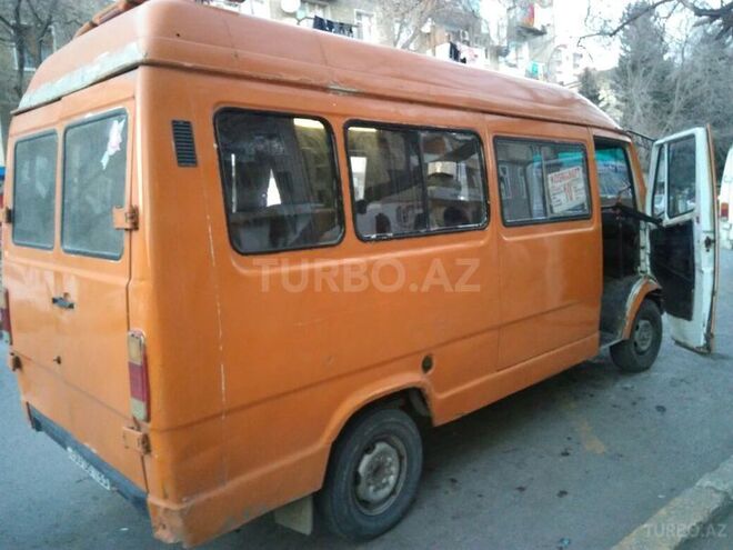 Mercedes 208 D 1992, 185,476 km - 0.4 l - Sumqayıt