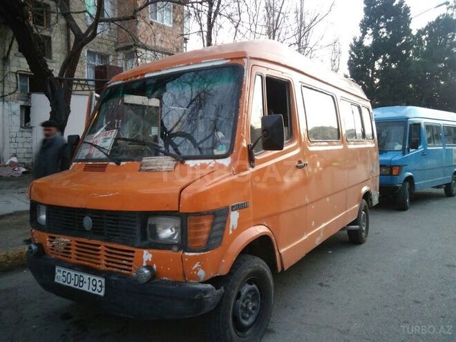 Mercedes 208 D 1992, 185,476 km - 0.4 l - Sumqayıt