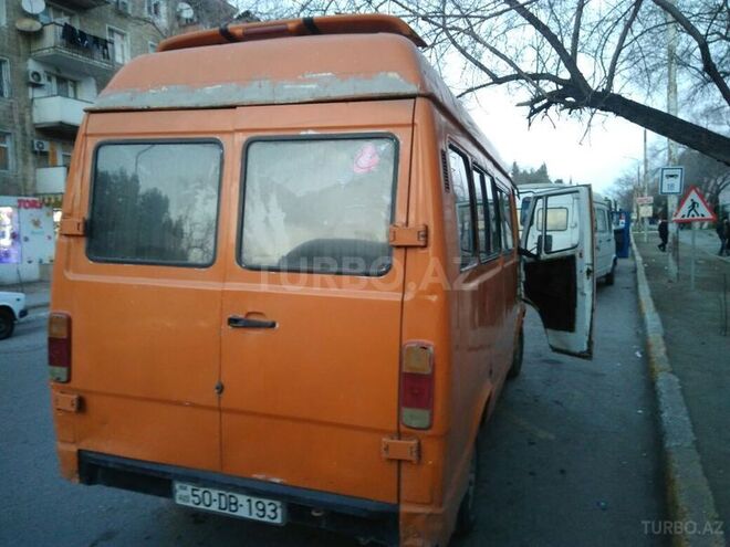 Mercedes 208 D 1992, 185,476 km - 0.4 l - Sumqayıt