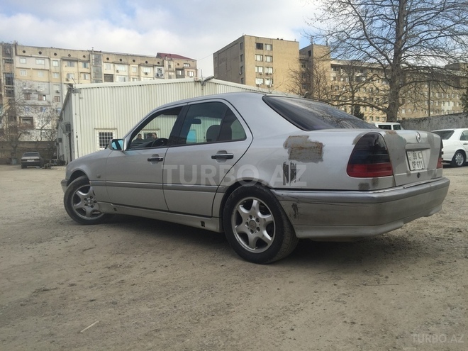 Mercedes C 240 2000, 257,000 km - 2.4 l - Bakı