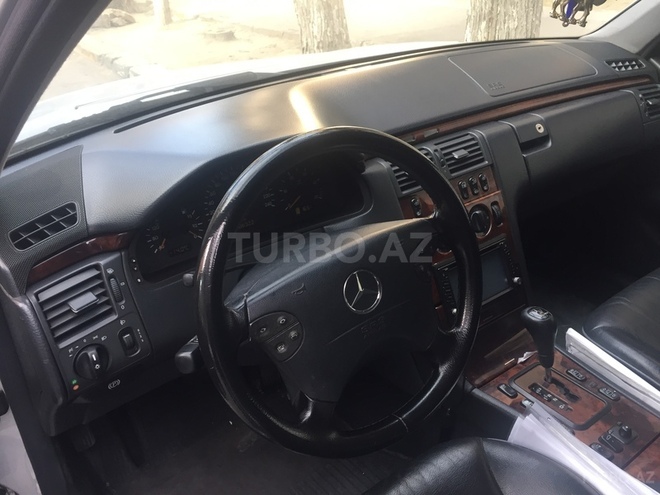 Mercedes E 220 1999, 305,000 km - 2.2 l - Bakı