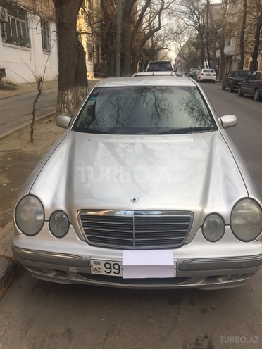 Mercedes E 220 1999, 305,000 km - 2.2 l - Bakı