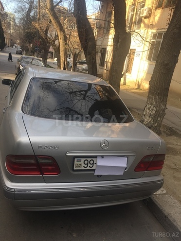 Mercedes E 220 1999, 305,000 km - 2.2 l - Bakı