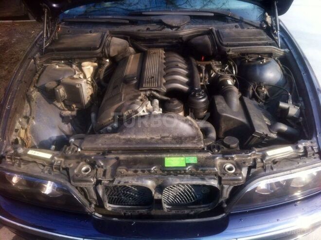 BMW 523 1999, 285,000 km - 2.5 l - Zaqatala