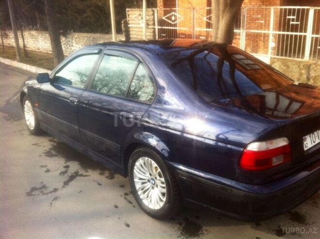 BMW 523 1999, 285,000 km - 2.5 l - Zaqatala