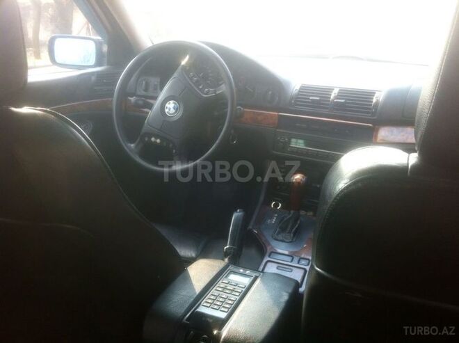 BMW 523 1999, 285,000 km - 2.5 l - Zaqatala