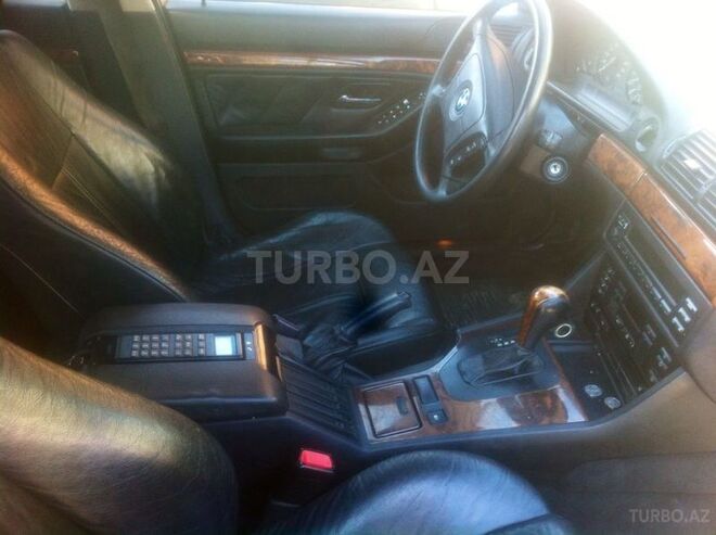 BMW 523 1999, 285,000 km - 2.5 l - Zaqatala