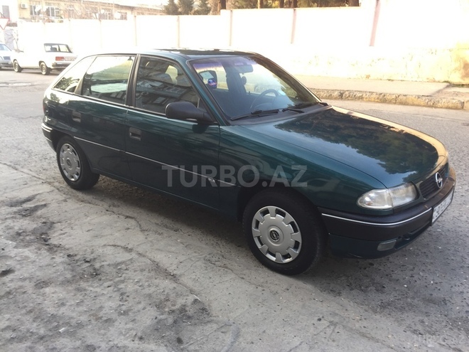 Opel Astra 1997, 300,000 km - 1.6 l - Bakı