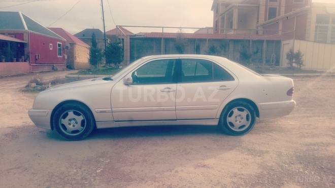 Mercedes E 220 1999, 200,000 km - 2.2 л - Bakı