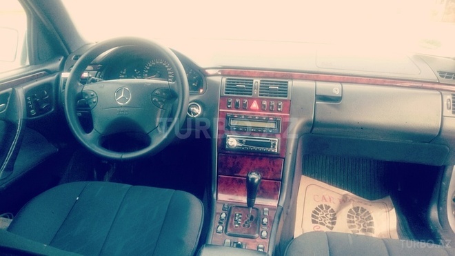 Mercedes E 220 1999, 200,000 km - 2.2 л - Bakı