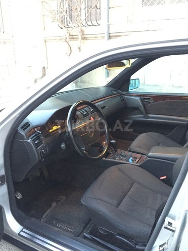 Mercedes E 240 1998, 232,123 km - 2.4 л - Bakı