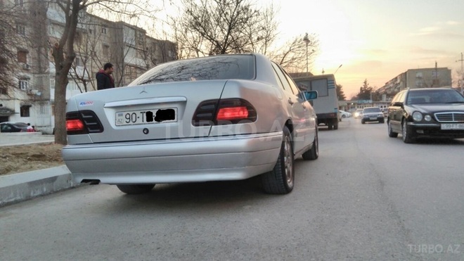 Mercedes E 200 1996, 237,315 km - 2.0 l - Bakı