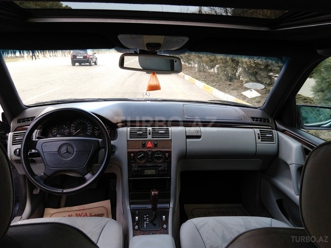 Mercedes E 230 1997, 220,000 km - 2.3 l - Sumqayıt
