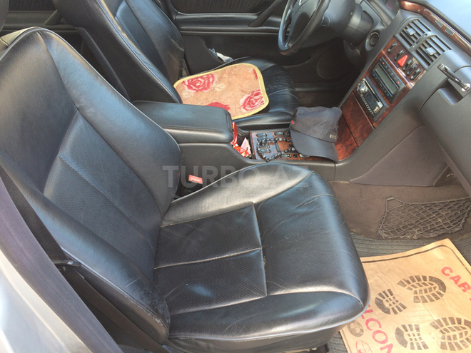 Mercedes E 320 1999, 245,000 km - 3.2 l - Bakı